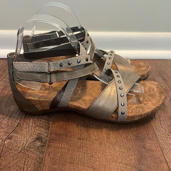 BEARPAW Julianna Pewter Sandals Sz 9 Silver/Pewter - Picture 13 of 16